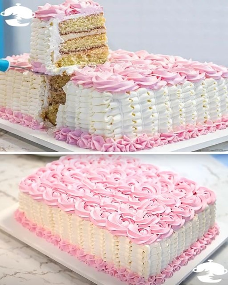 fotos de bolos de festa um cortado uma fatia e outro inteiro, decoração em branco e rosa